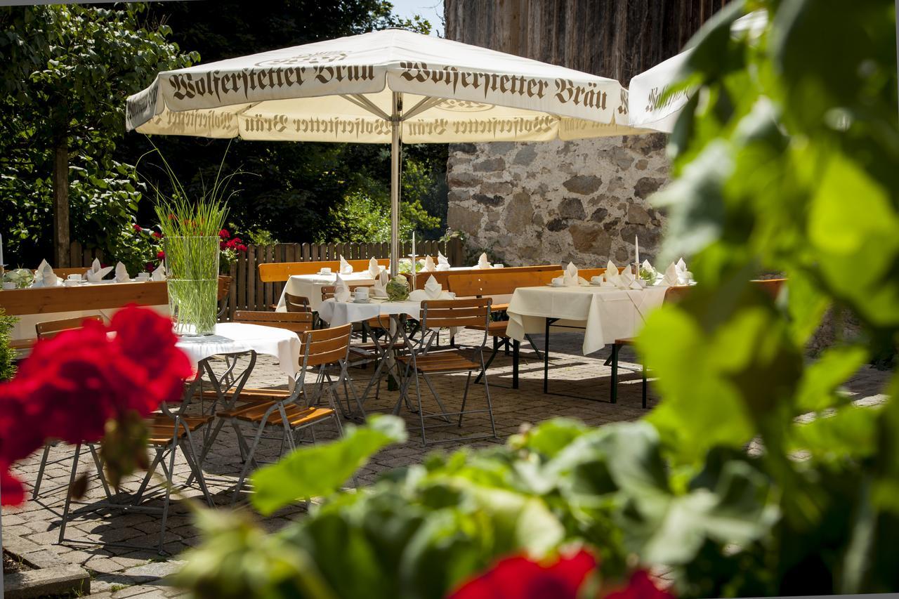 Hotel Wirtshaus Am Schloss Aicha vorm Wald Bagian luar foto