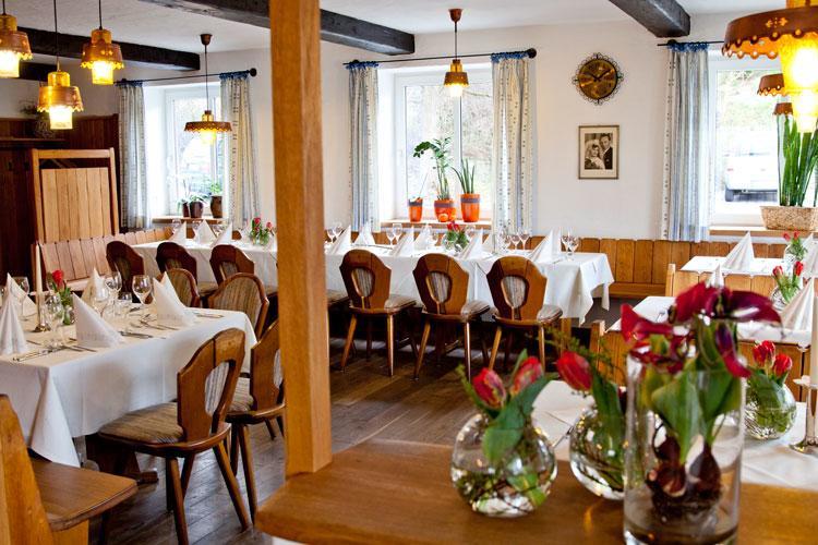 Hotel Wirtshaus Am Schloss Aicha vorm Wald Bagian luar foto